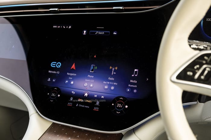 Mercedes EQE SUV infotainment